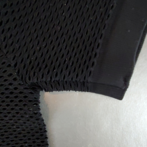 LAST CHANCE! CLOSET CLOSING! Onzie mesh crop top black Yoga Spinning Workout - Picture 5 of 7